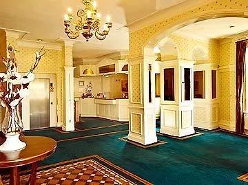 Hotel Queens