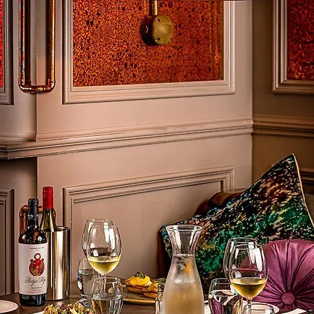 Queens Hotel 3*