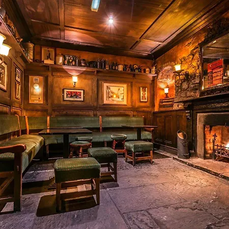 Queens Hotel 3*